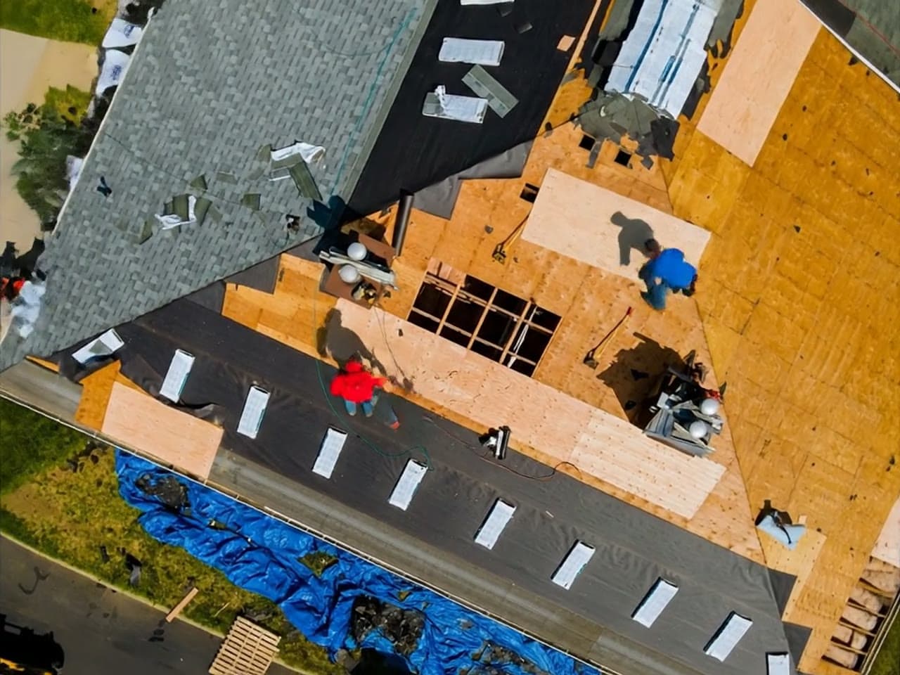Edwards Roofing crew, storm & emergency